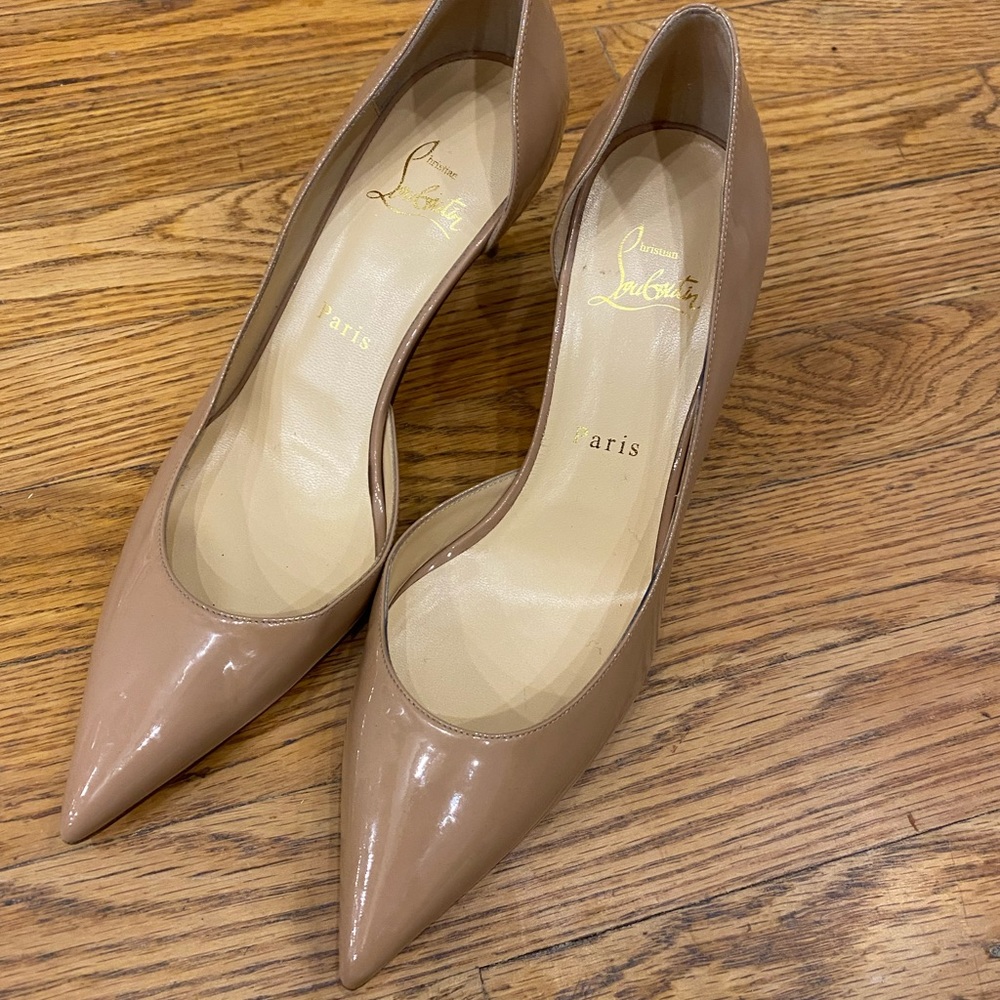 Like new classic style Christian Louboutin heels